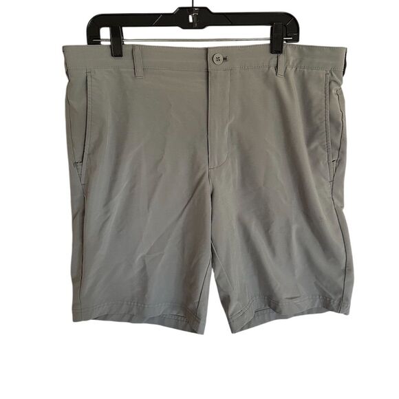 IZOD Golf Men's Stretch Chino Shorts Gray Size 36 Flat Front